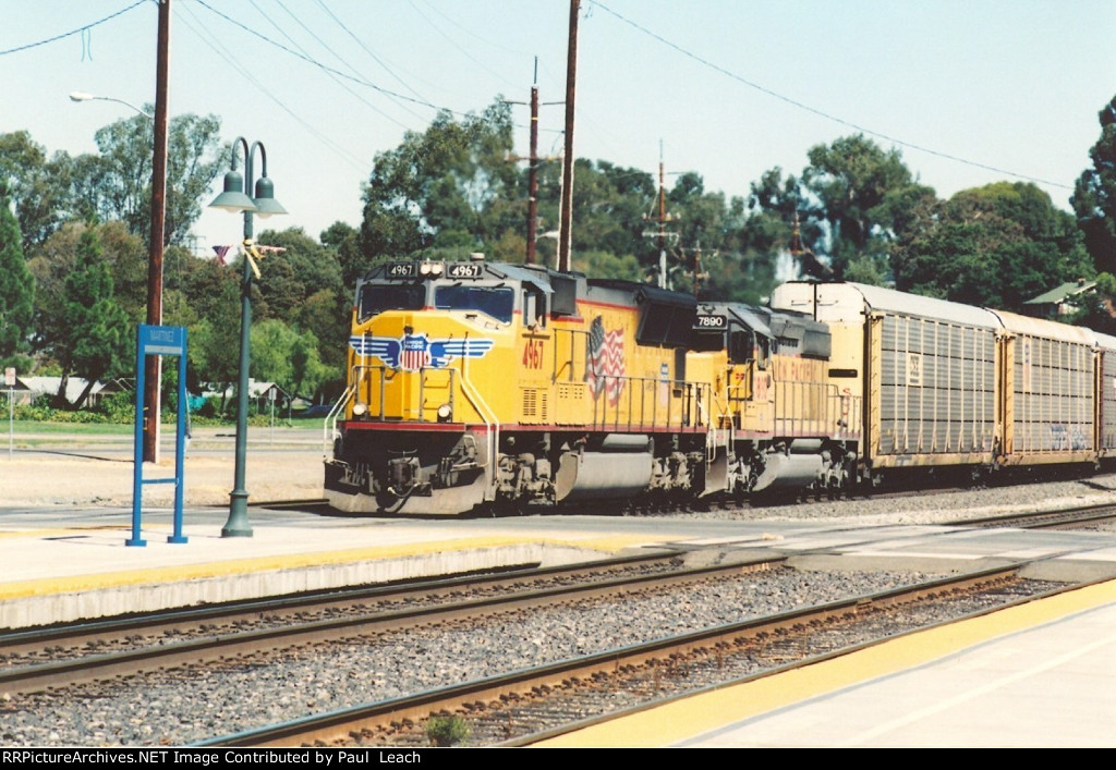 Vehicle train rolls west